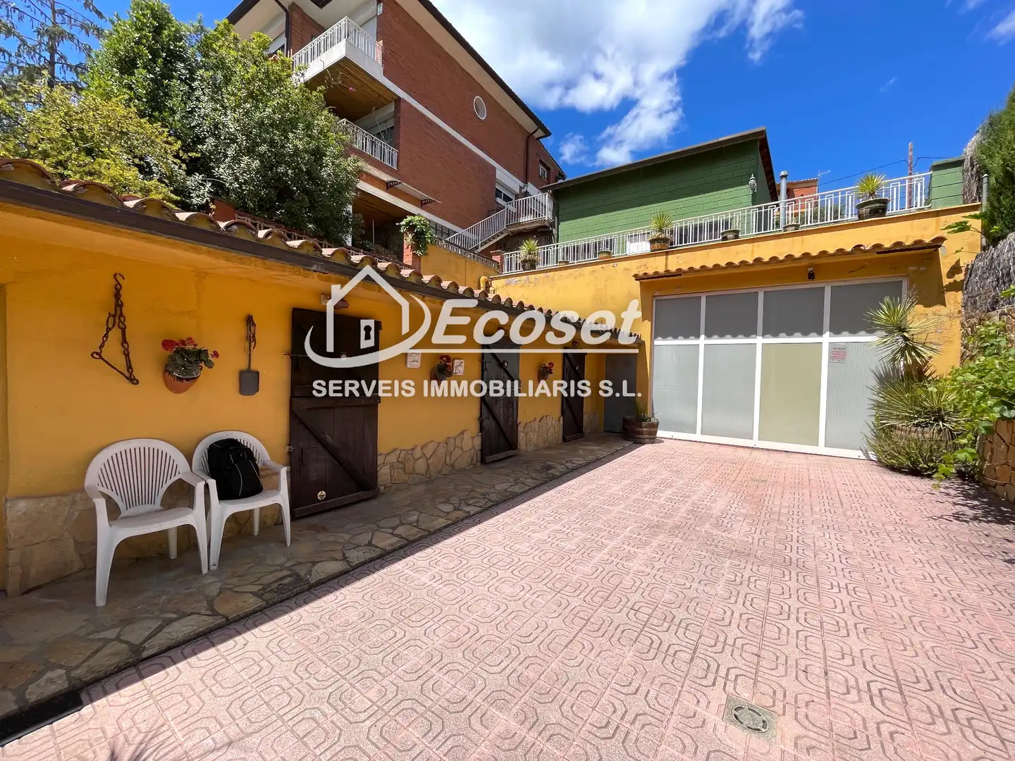 Vista exterior de Casa o xalet en venda en Vallirana amb Calefacció, Parquet i Traster