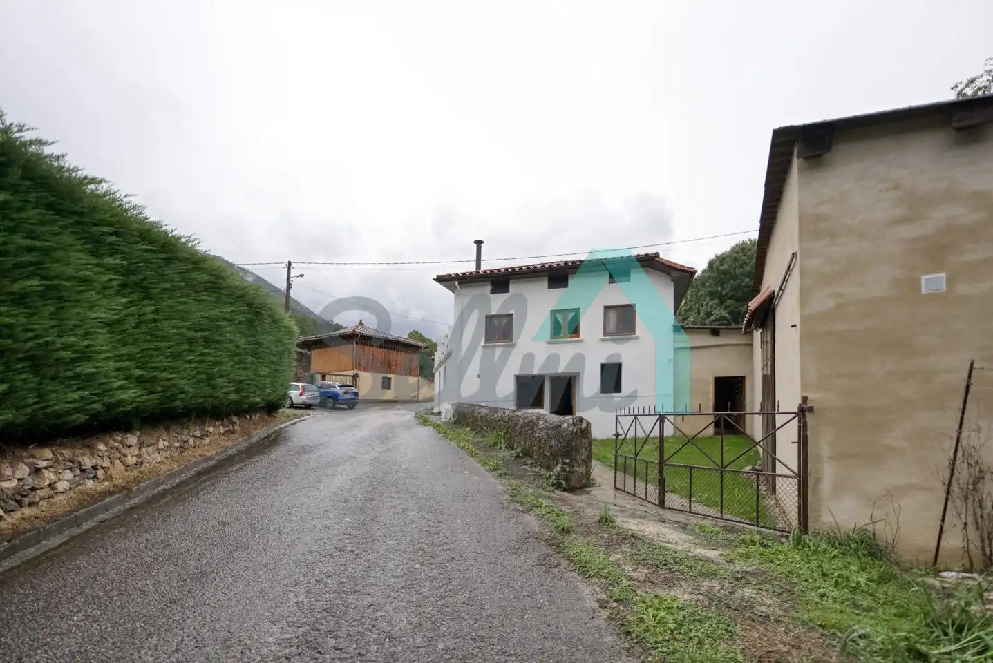 Außenansicht von Wohnung zur Miete in Salas mit Heizung, Privatgarten und Möbliert