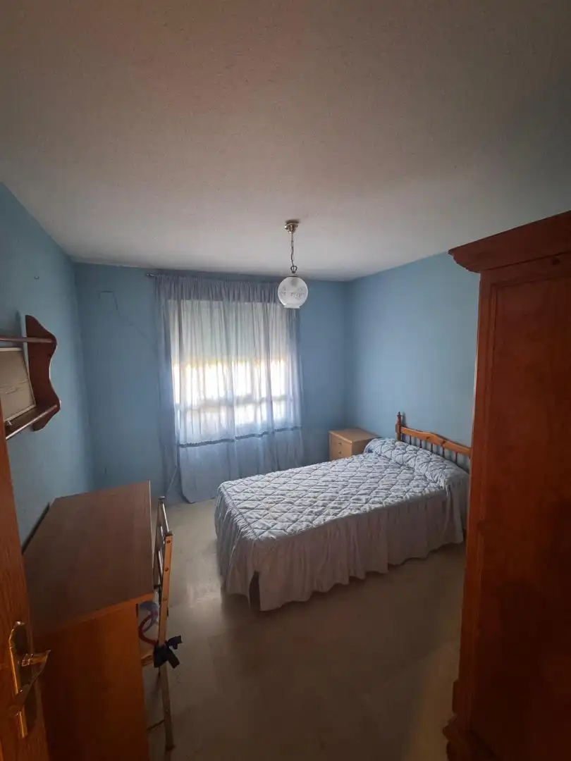 Bedroom of Flat for share in Jaén  with Swimming Pool, Furnished and Community pool
