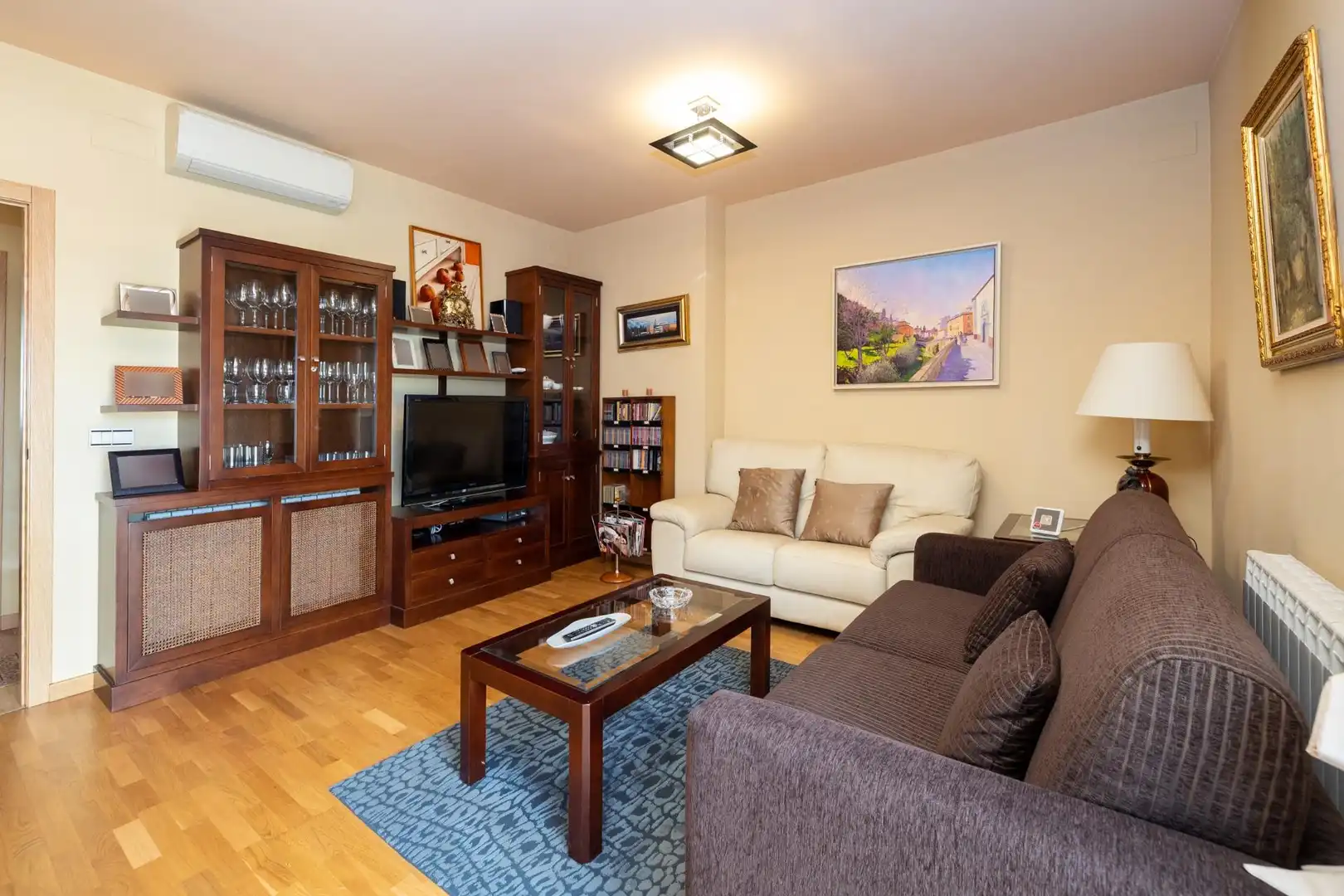 Sala d'estar de Pis en venda en Granada amb Aire condicionat, Calefacció i Parquet