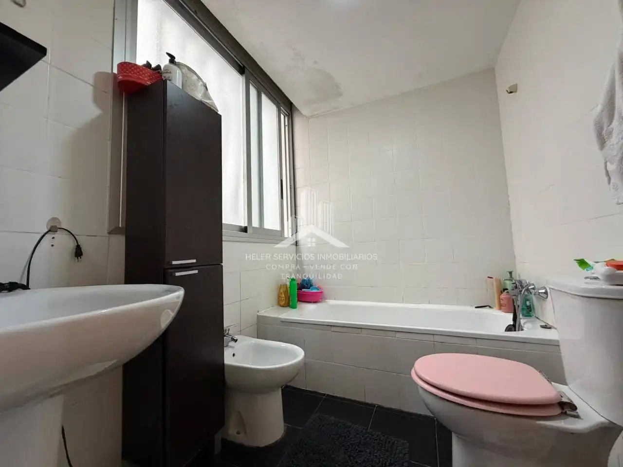 Baño de Piso en venta en Castellón de la Plana / Castelló de la Plana con Balcón y Alarma