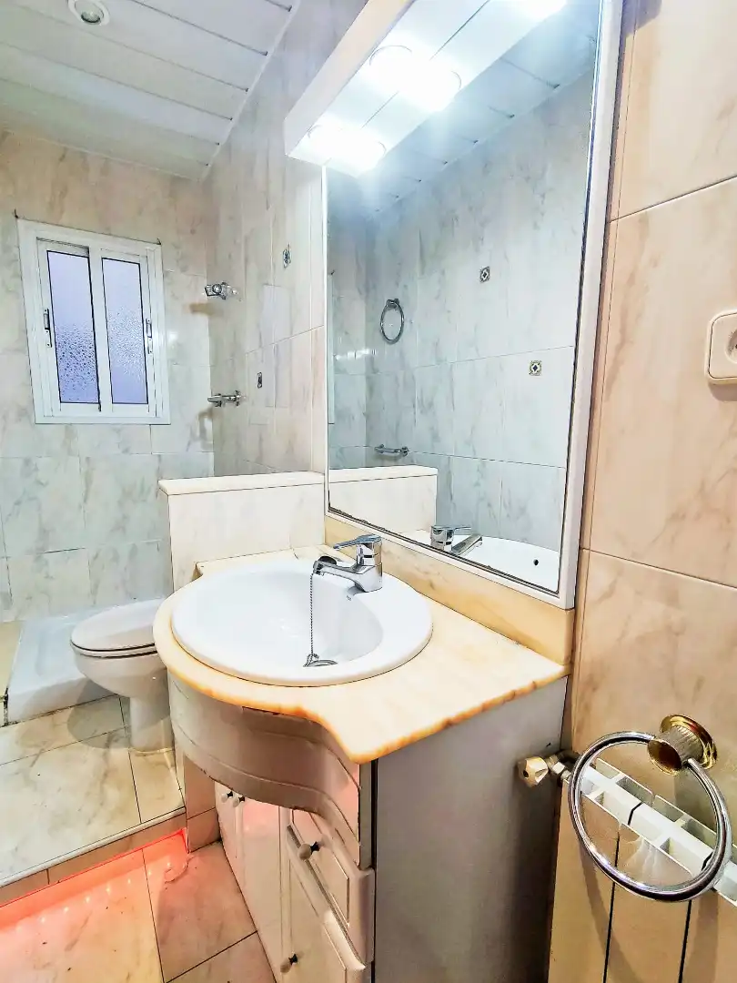 Baño de Piso en venta en Barcelona con Balcón
