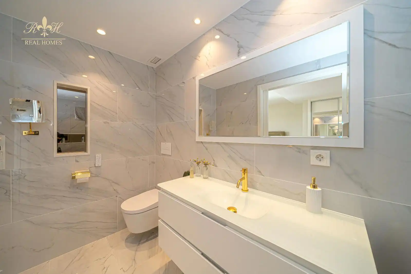 Badezimmer von Dachboden zum Verkauf in Altea mit Klimaanlage, Heizung und Schwimmbad