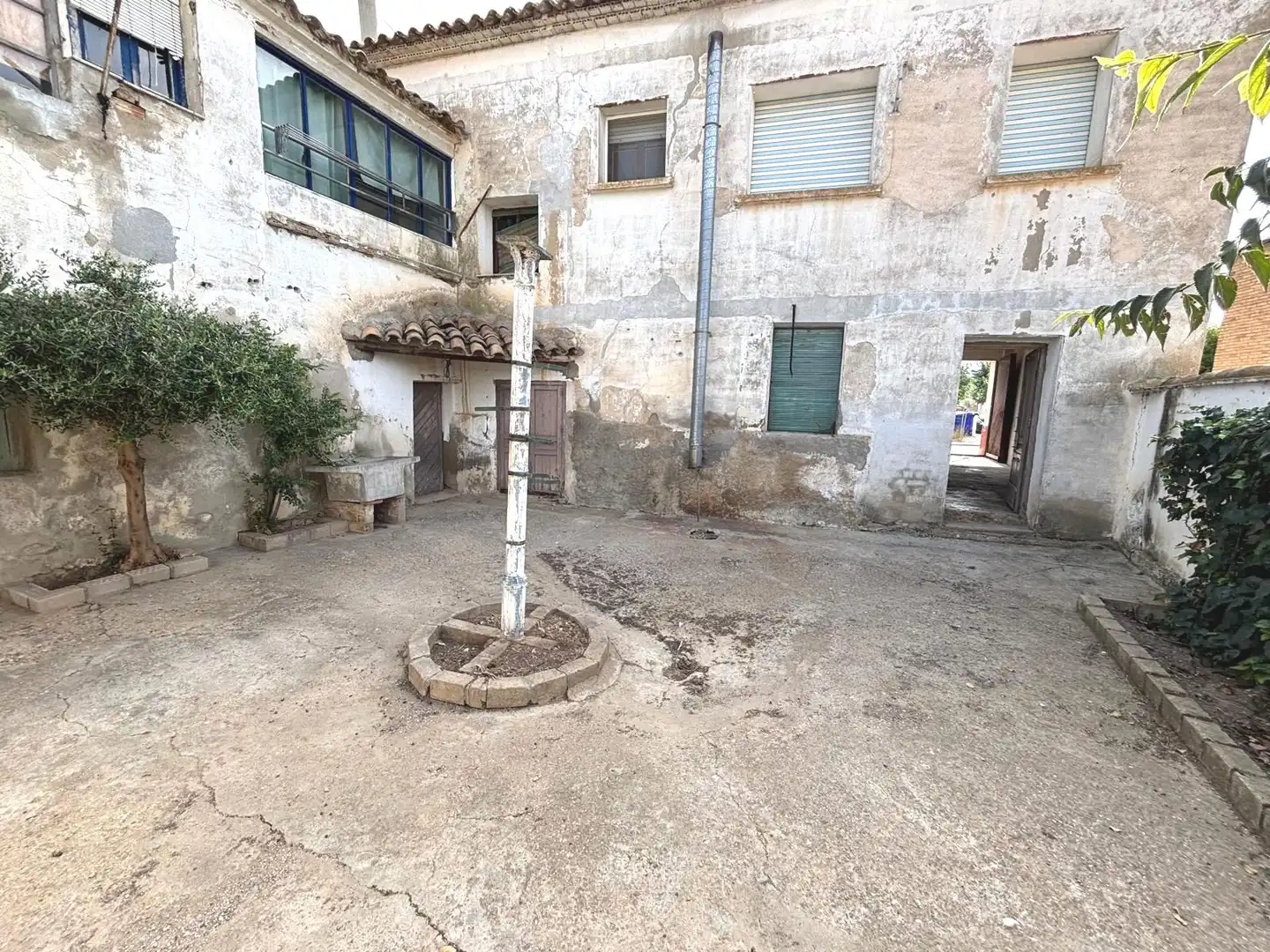Vista exterior de Finca rústica en venda en Binaced amb Calefacció, Jardí privat i Balcó