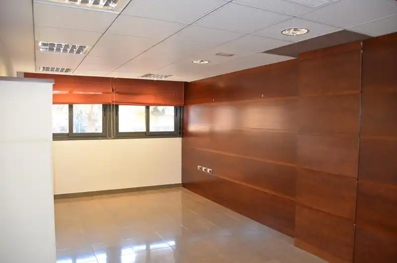 Oficina en venda a Centro