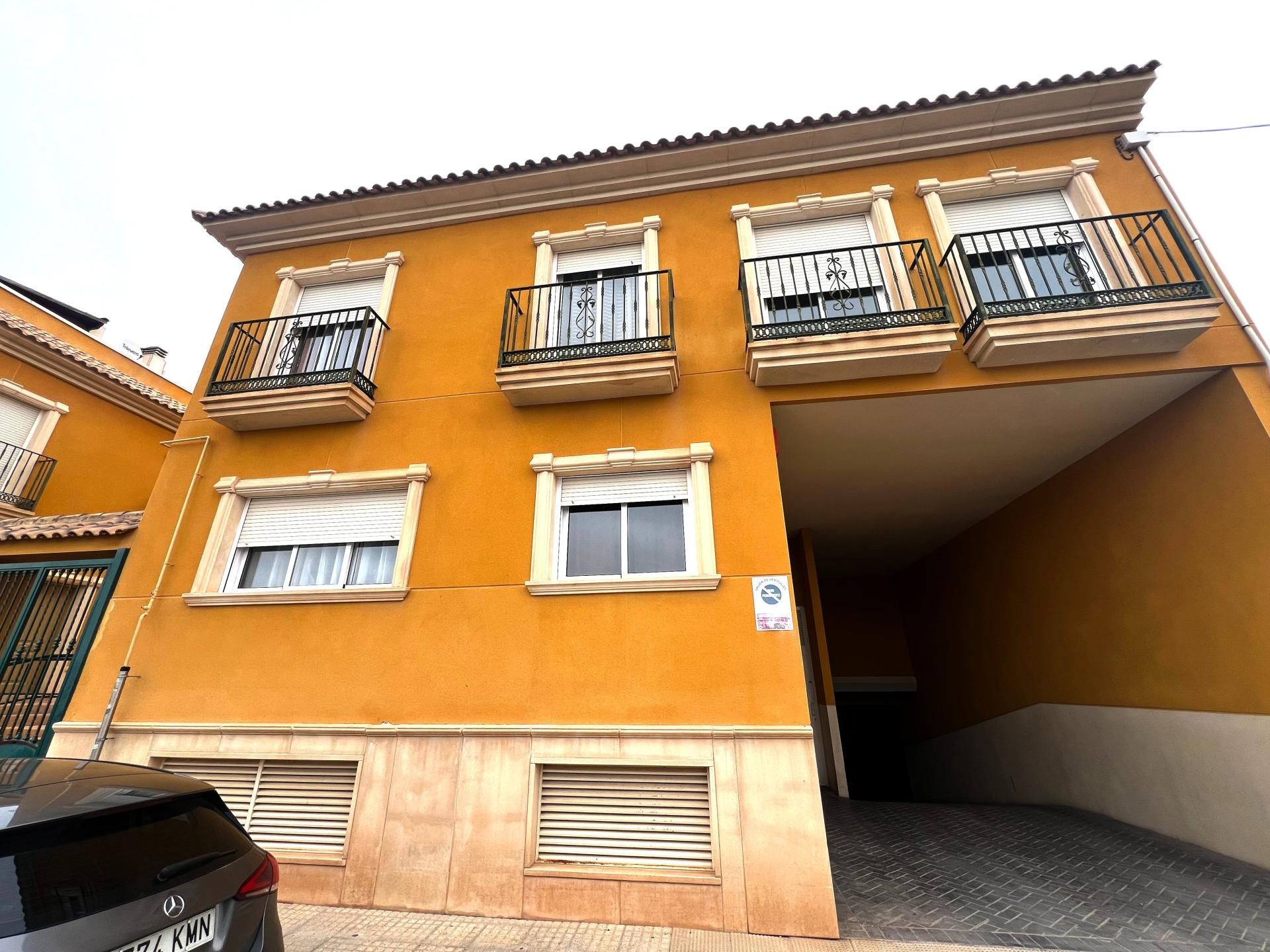 Vista exterior de Casa adosada en venda en Aspe amb Aire condicionat, Terrassa i Balcó