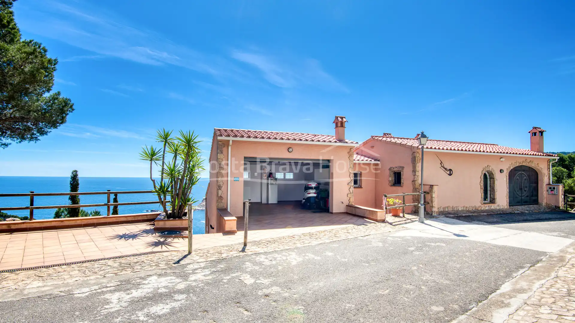 Vista exterior de Casa o xalet en venda en Begur amb Calefacció, Jardí privat i Terrassa