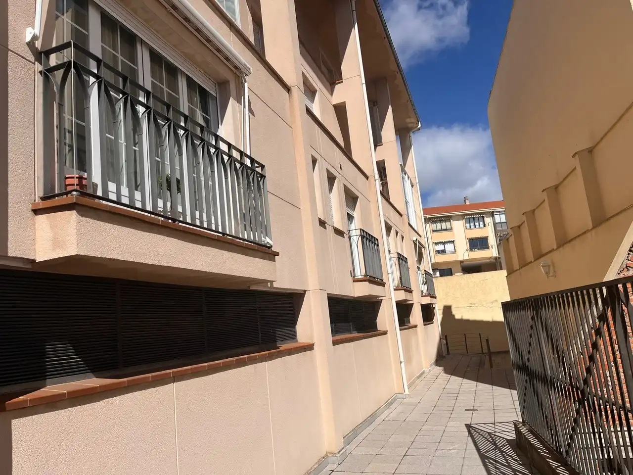 Vista exterior de Pis en venda en Ávila amb Calefacció, Moblat i Rentadora