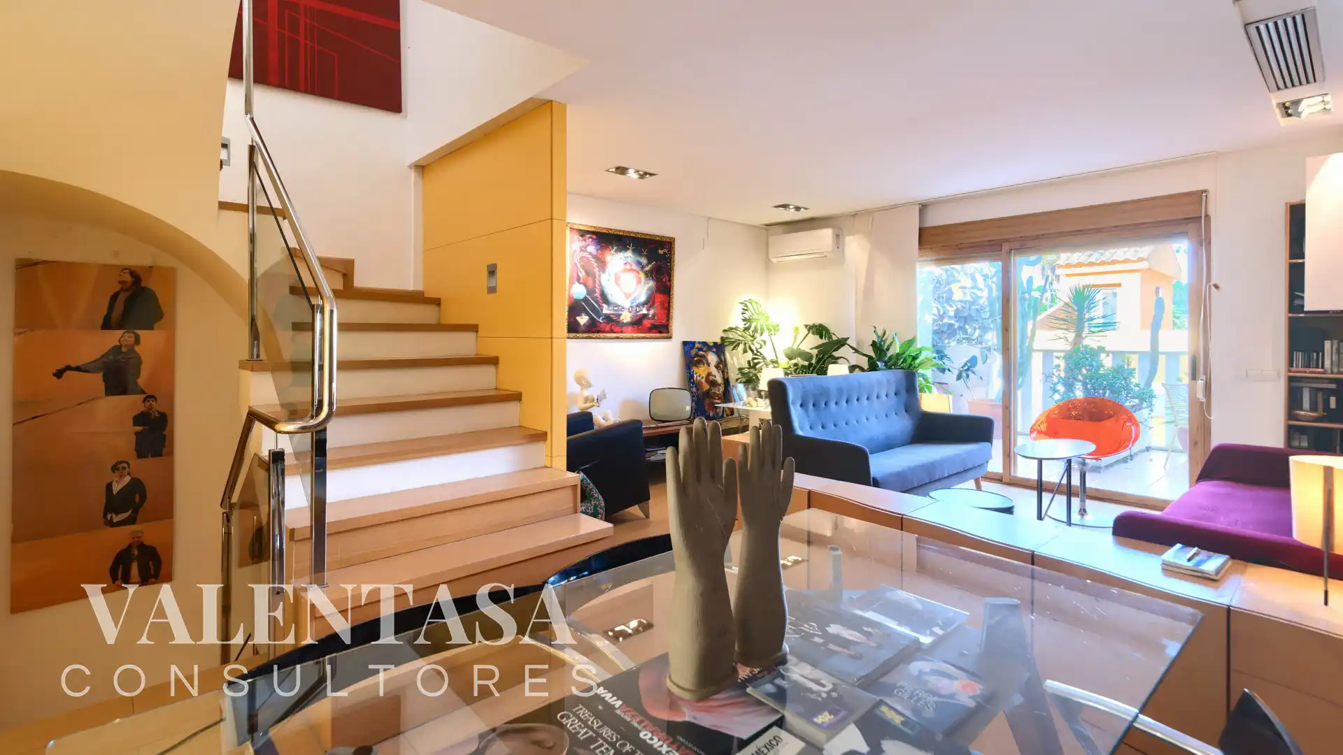 Exterior view of Detached homes for sale in Chiva  with Air Conditioner, Private garden and Terrace