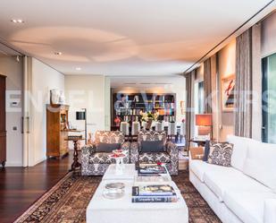 Sala d'estar de Apartament en venda en  Barcelona Capital amb Aire condicionat, Calefacció i Parquet