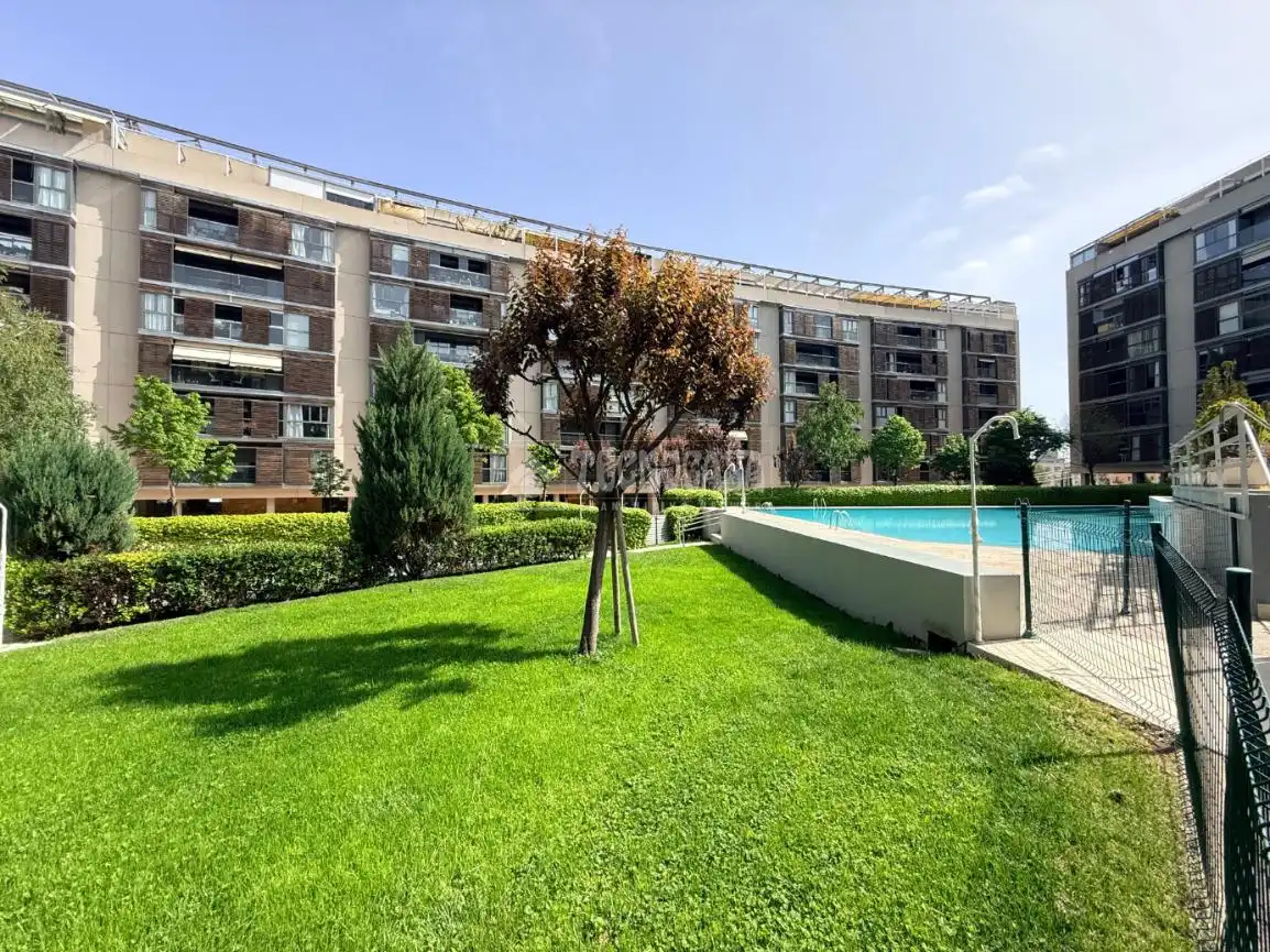 Vista exterior de Pis en venda en Madrid amb Aire condicionat, Calefacció i Terrassa