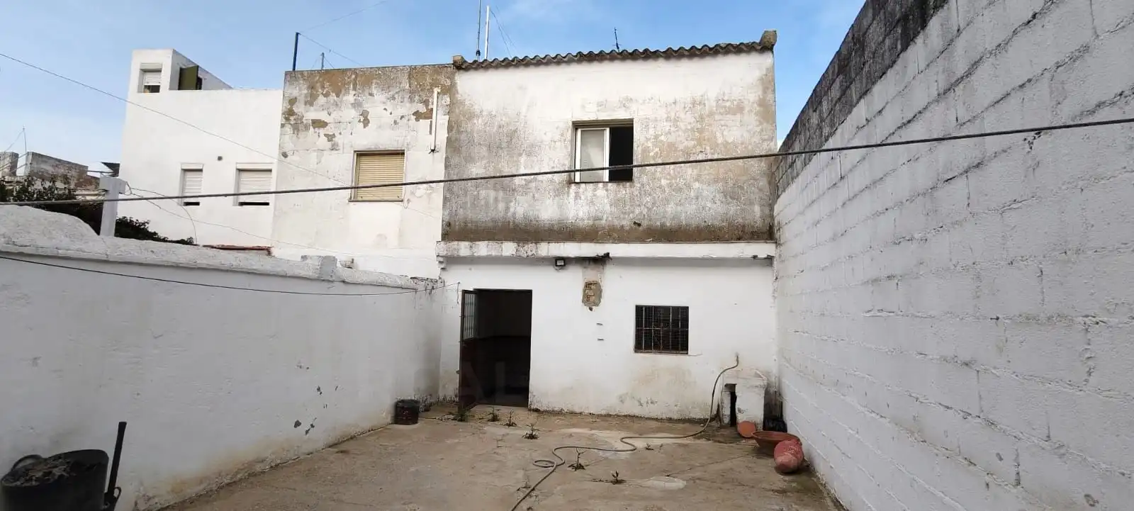 Vista exterior de Finca rústica en venda en Lora del Río amb Aire condicionat i Calefacció