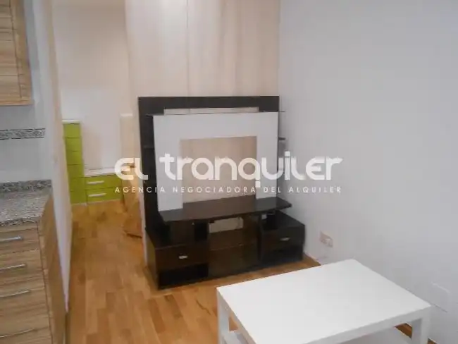 Habitación de Estudio de alquiler en Madrid con Aire acondicionado, Amueblado y Lavadora