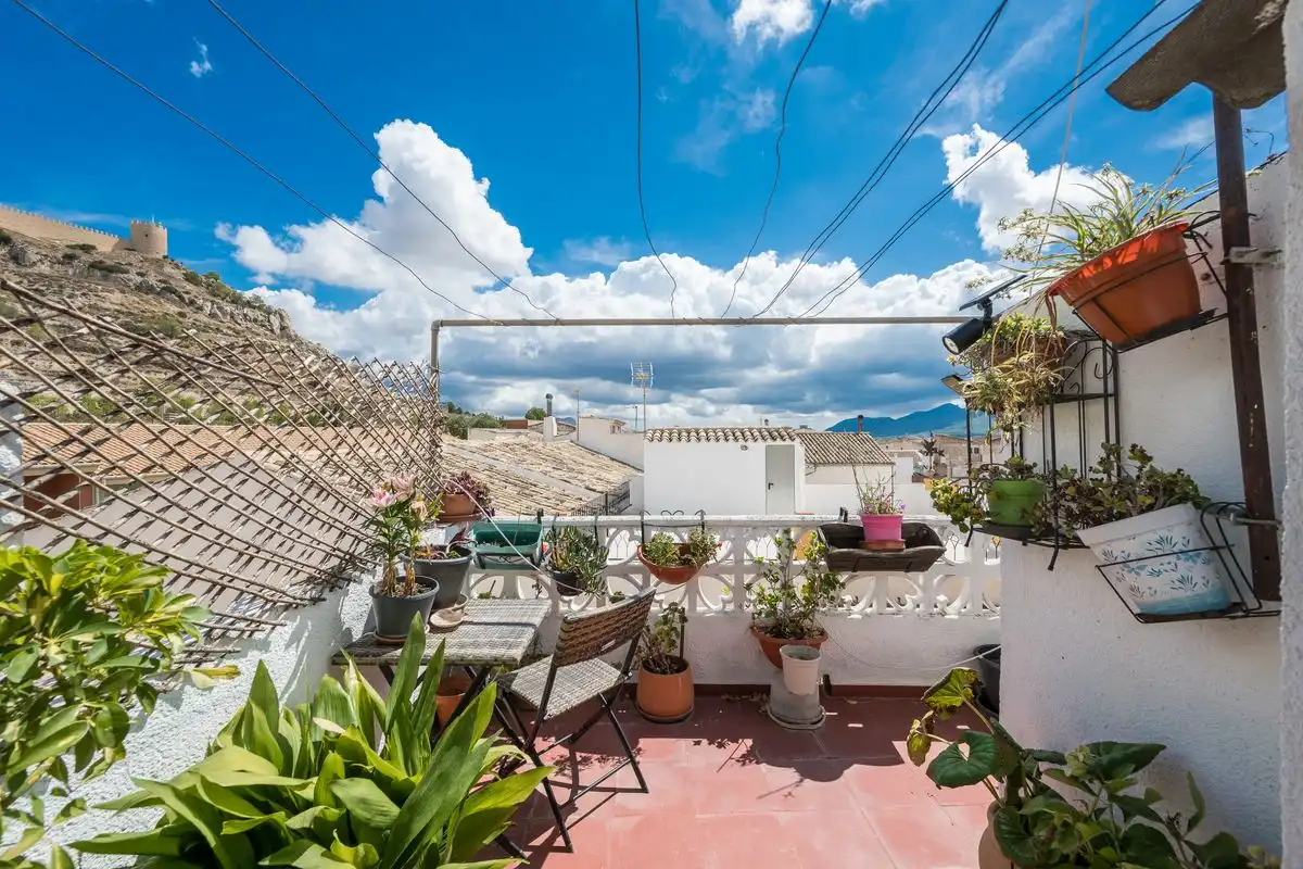 Casa amb terrassa en venda a Carrer Biar