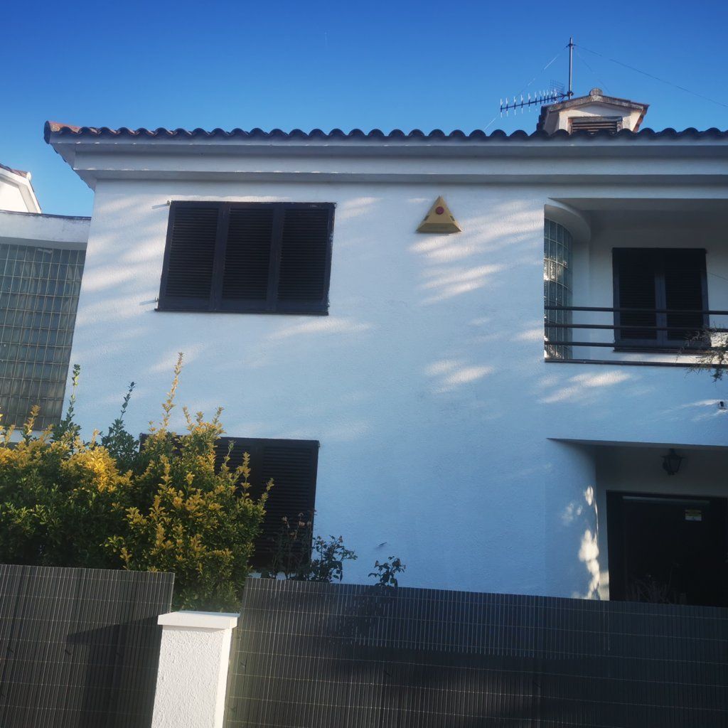 Vista exterior de Casa o xalet en venda en Pacs del Penedès amb Piscina comunitària