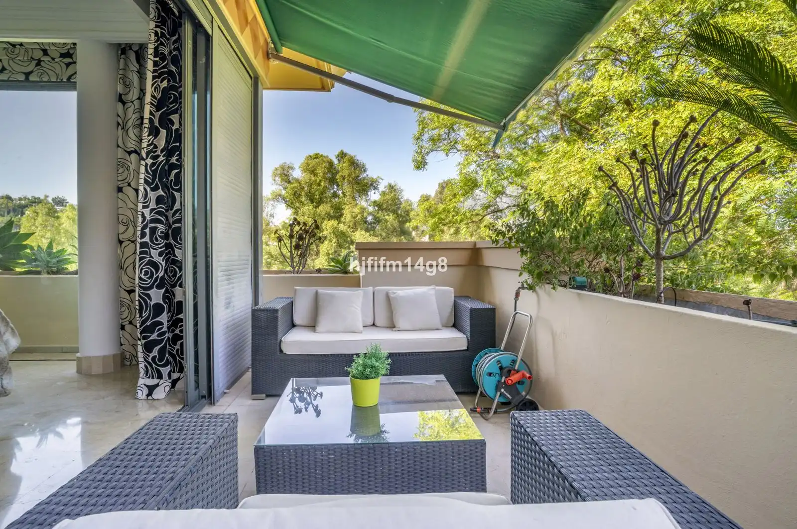 Terraza de Ático en venta en Marbella con Aire acondicionado, Trastero y Amueblado