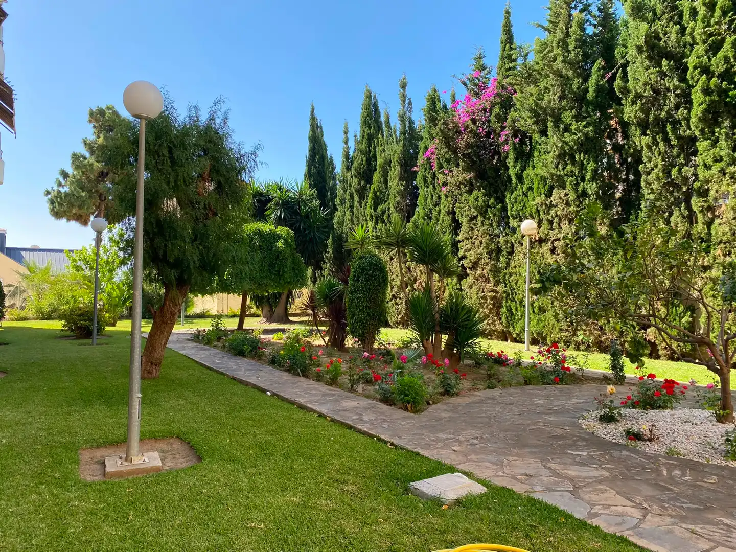 Jardí de Pis de lloguer en Benalmádena amb Aire condicionat, Terrassa i Moblat