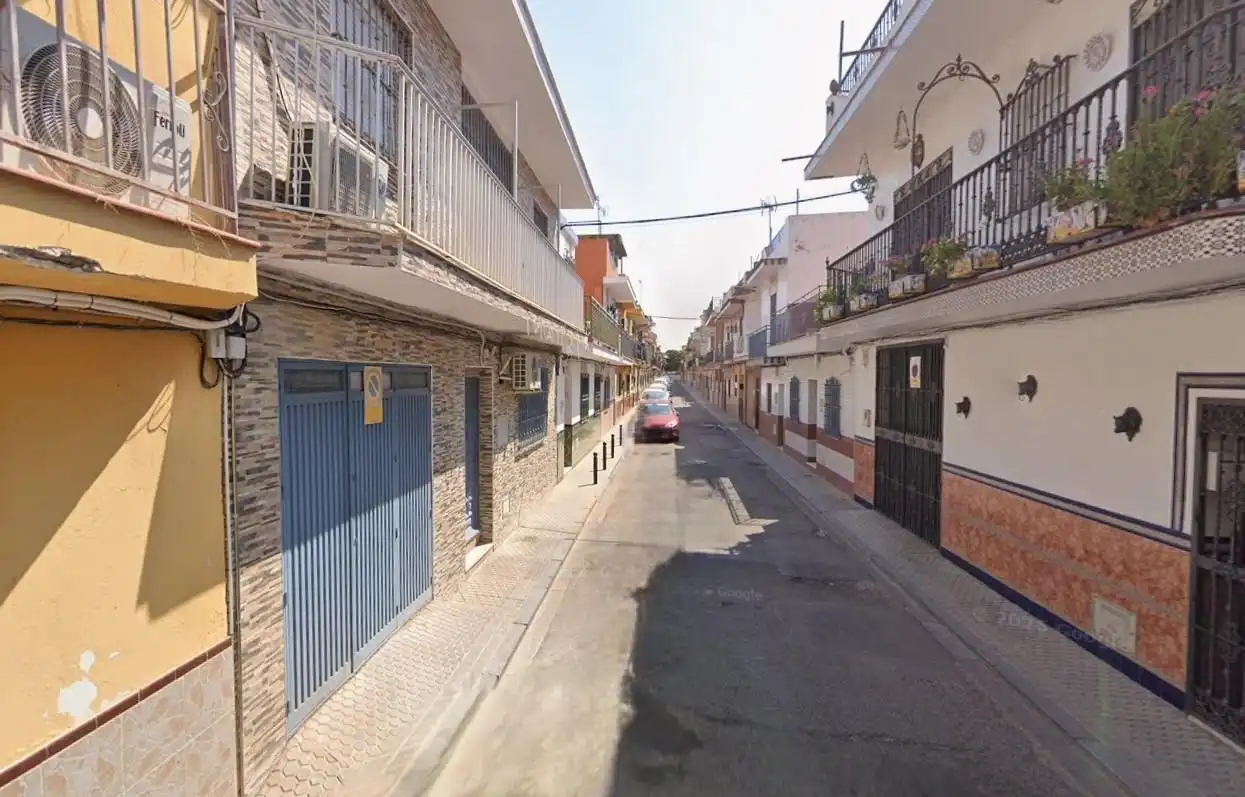 Adossat en venda a Este - Alcosa- Torreblanca