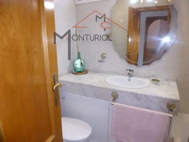 Bany de Casa adosada en venda en Sant Joan Despí amb Aire condicionat, Calefacció i Jardí privat
