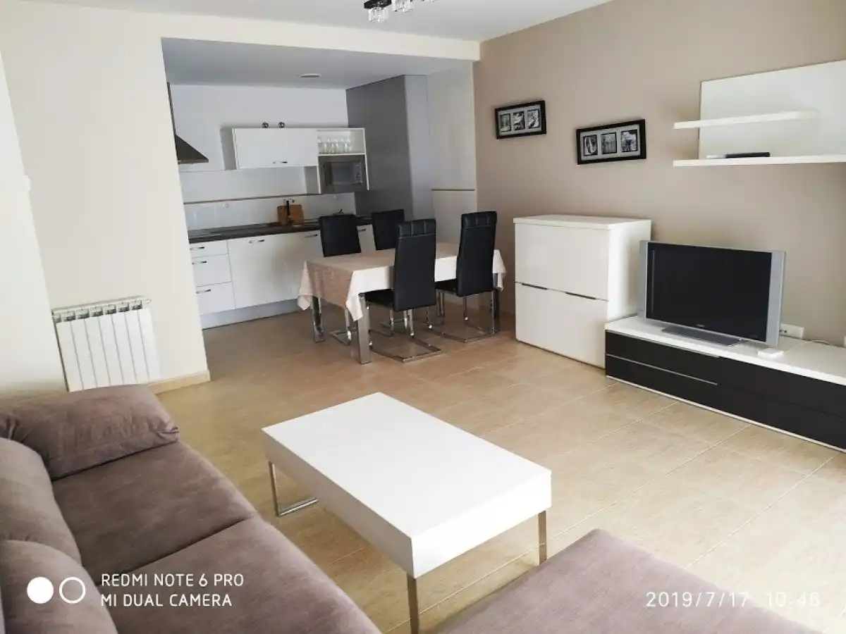 Living room of Flat for rent in Plasencia  with Air Conditioner and Heating