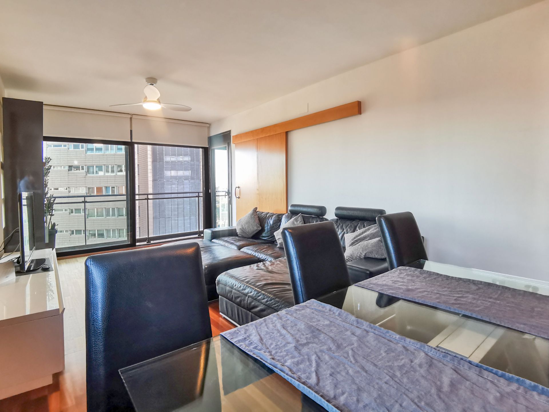 Living room of Flat for sale in Sant Adrià de Besòs  with Air Conditioner, Heating and Parquet flooring