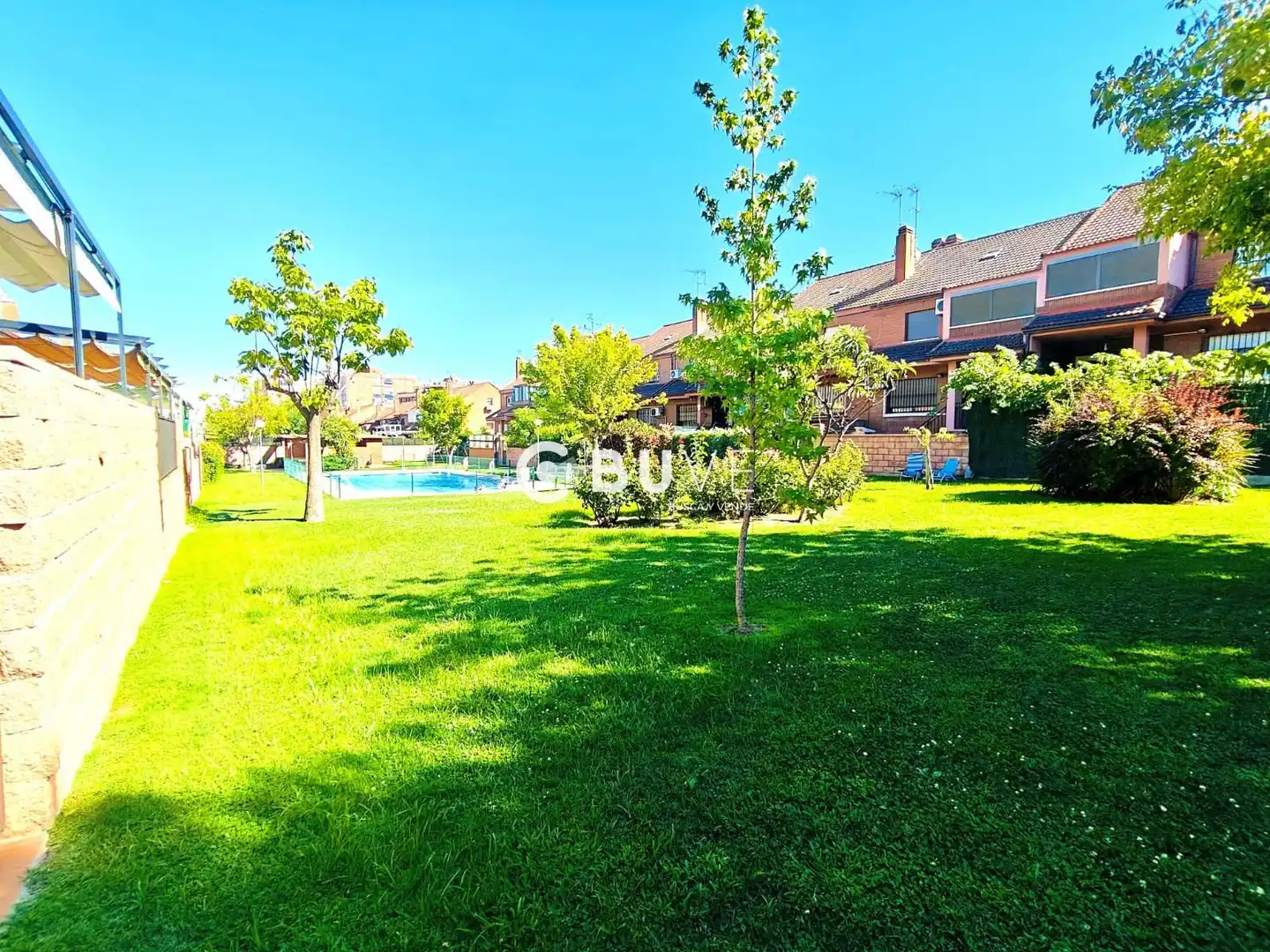 Jardí de Casa adosada en venda en Fuenlabrada amb Aire condicionat, Calefacció i Jardí privat