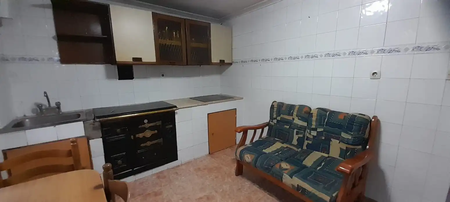Cuina de Casa o xalet en venda en Santiurde de Reinosa amb Calefacció