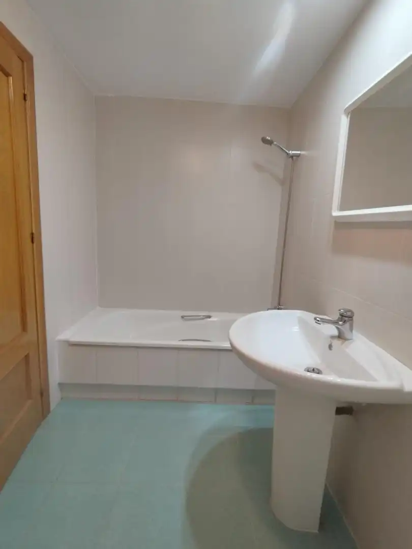 Baño de Piso de alquiler en Murcia con Aire acondicionado, Calefacción y Parquet