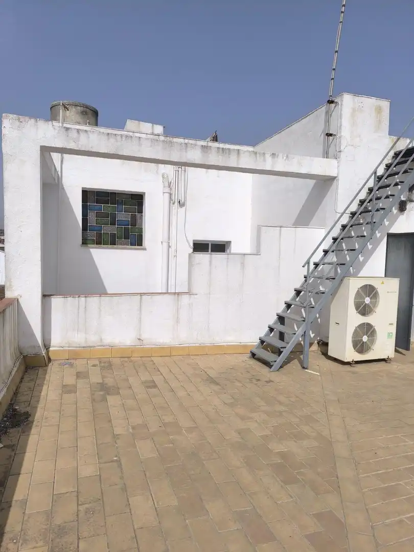 Wohnung zum Verkauf in San Juan de Aznalfarache mit Klimaanlage, Parkett und Abstellraum