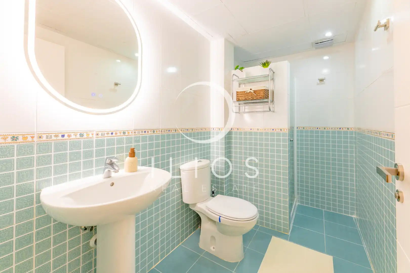 Badezimmer von Wohnung zum Verkauf in Chiva mit Klimaanlage, Parkett und Terrasse