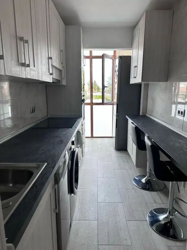 Cuina de Pis en venda en Mansilla de las Mulas amb Calefacció, Terrassa i Moblat