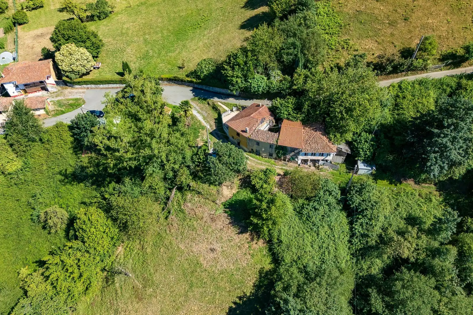 Casa adosada en venda en Mieres (Asturias) amb Jardí privat, Terrassa i Moblat