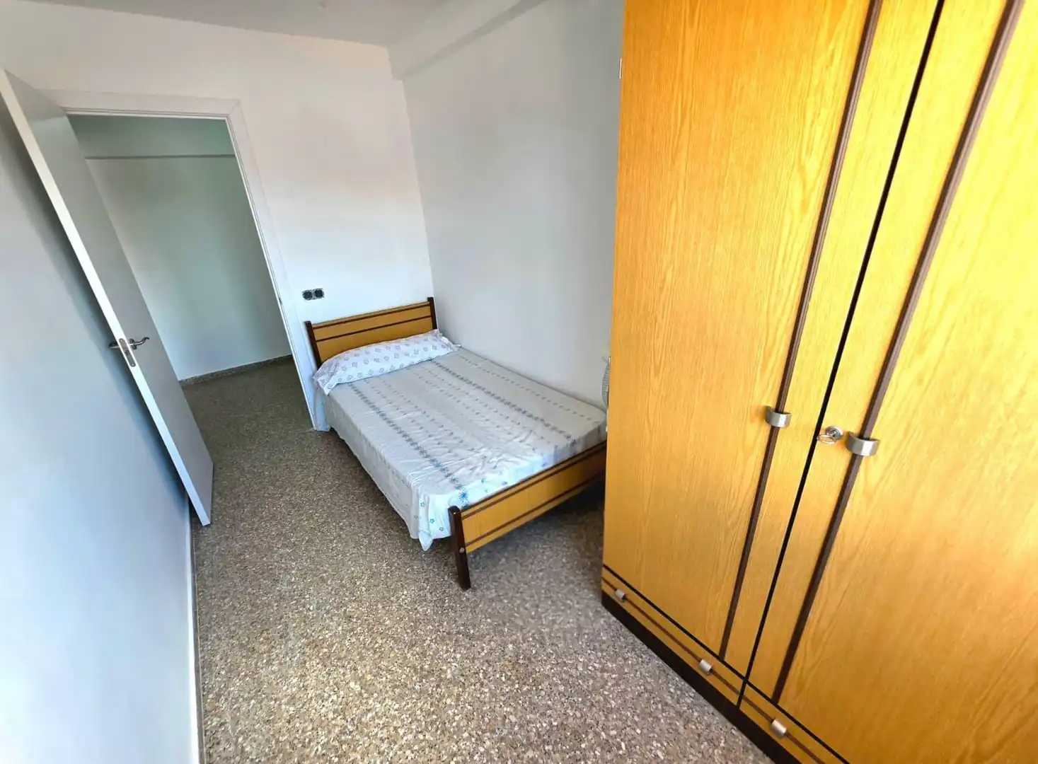 Habitación de Piso en venta en Castellón de la Plana / Castelló de la Plana con Terraza
