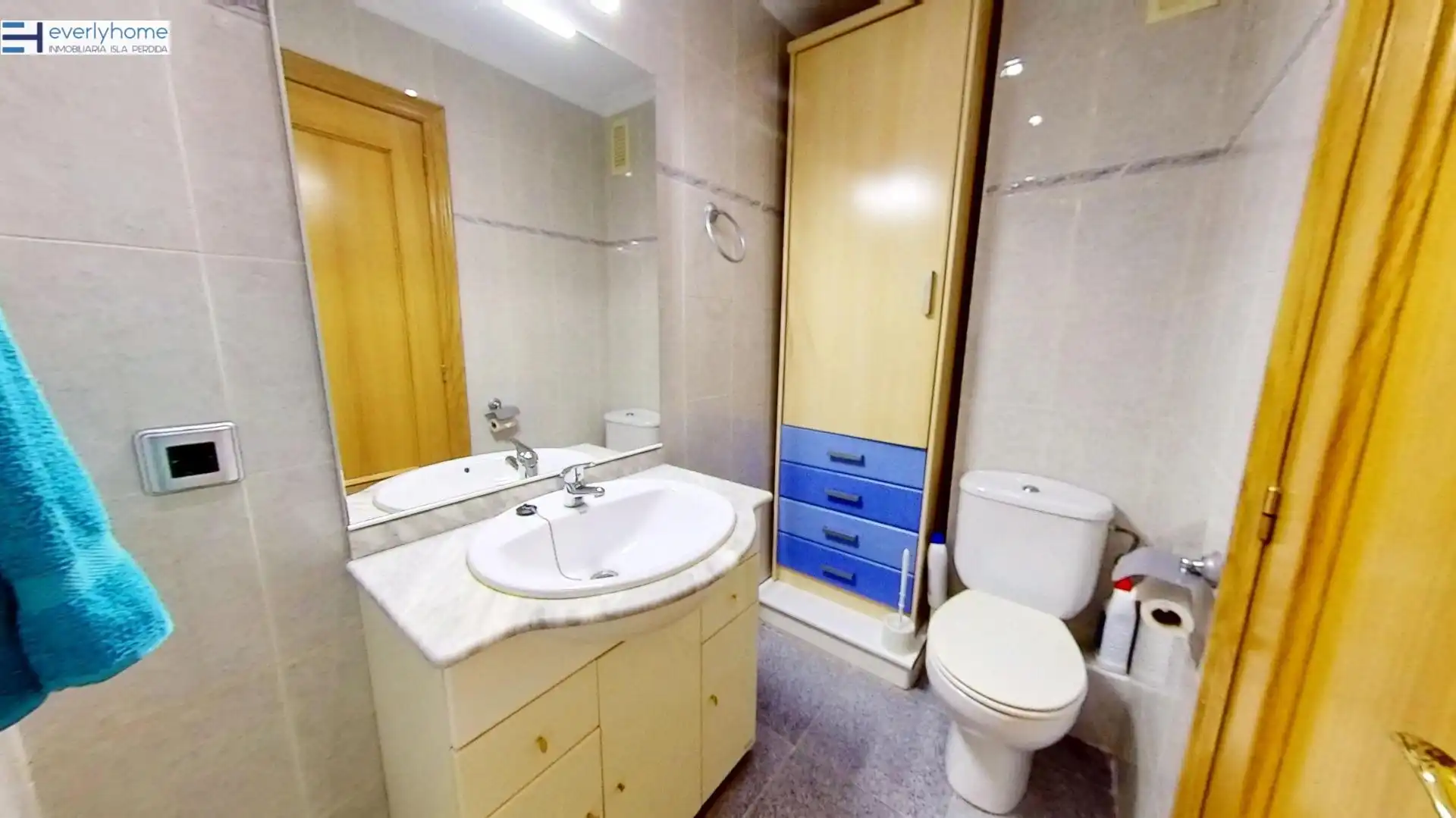 Baño de Piso para compartir en Burjassot con Aire acondicionado, Amueblado y Balcón