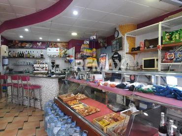 Locale commerciale in cessione a Carrer Carrer Fassina