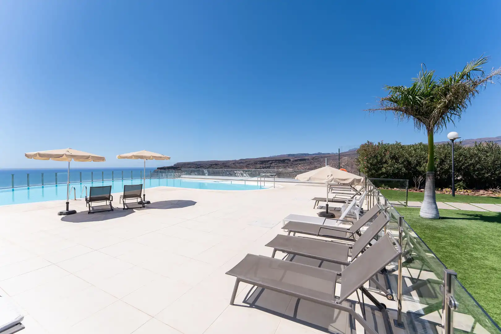 Piscina de Dúplex en venta en Mogán con Aire acondicionado, Calefacción y Terraza