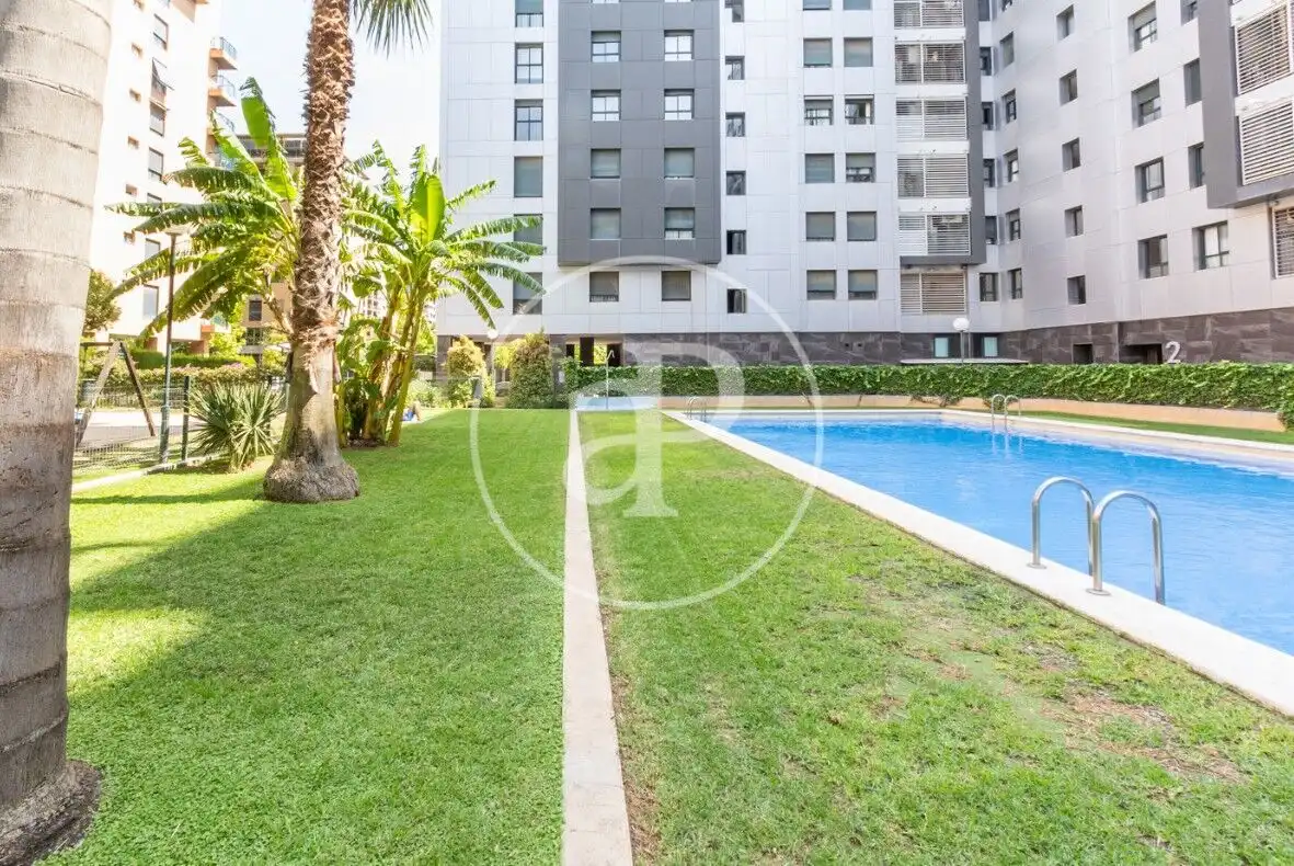 Piscina de Pis en venda en Valencia amb Aire condicionat, Calefacció i Jardí privat