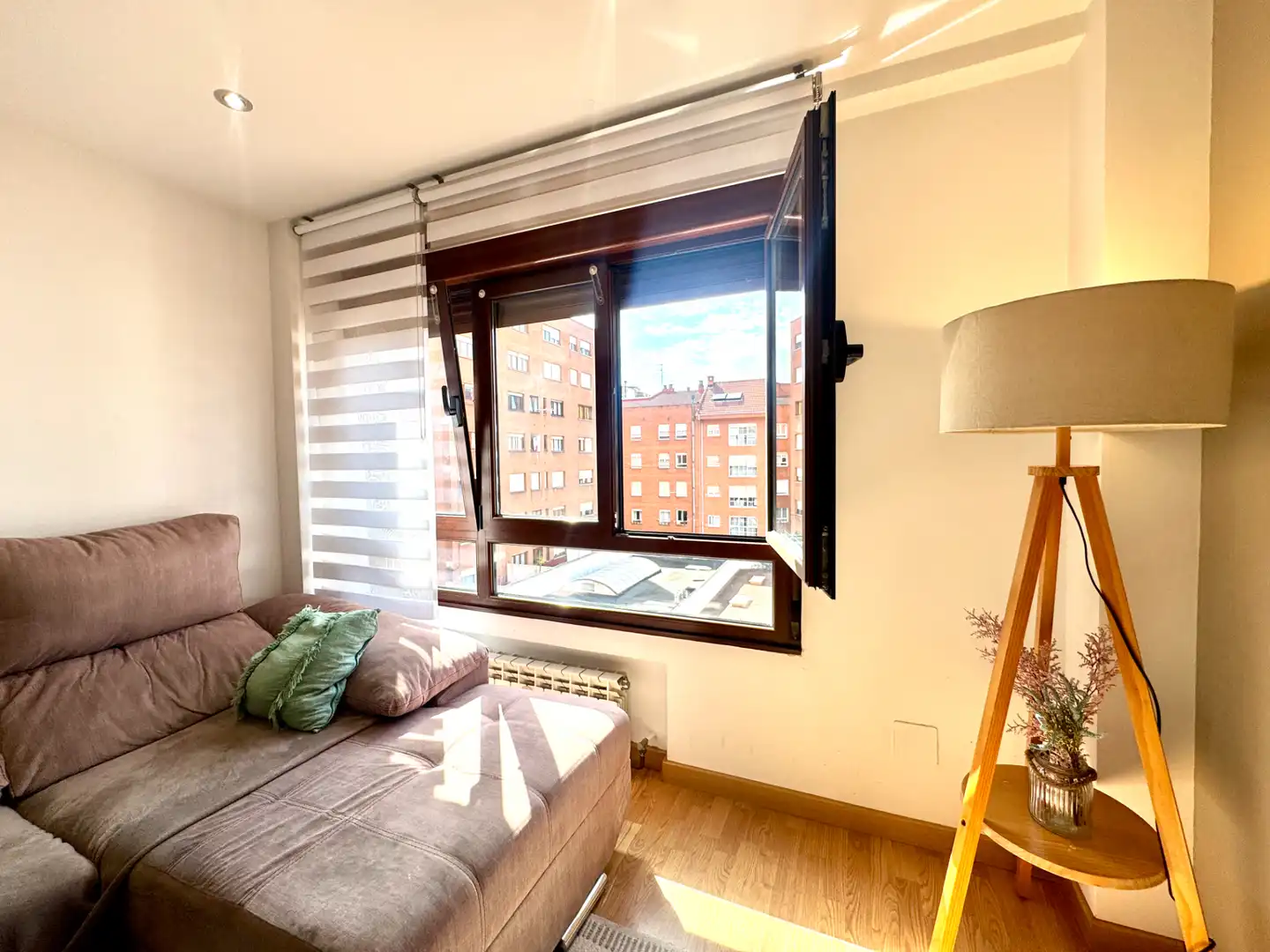 Habitación de Piso en venta en Gijón  con Calefacción, Parquet y Horno
