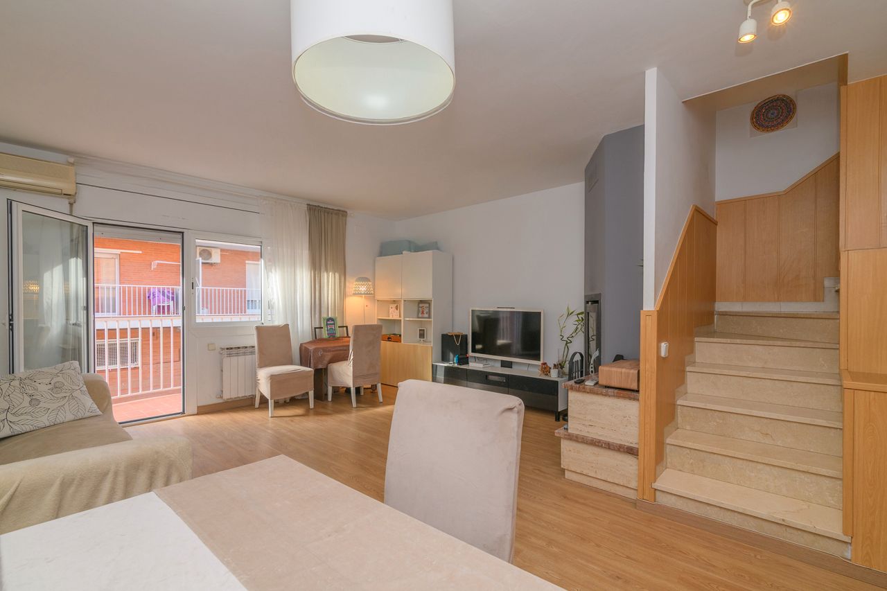 Sala de estar de Casa o chalet en venta en Viladecans con Aire acondicionado, Calefacción y Jardín privado