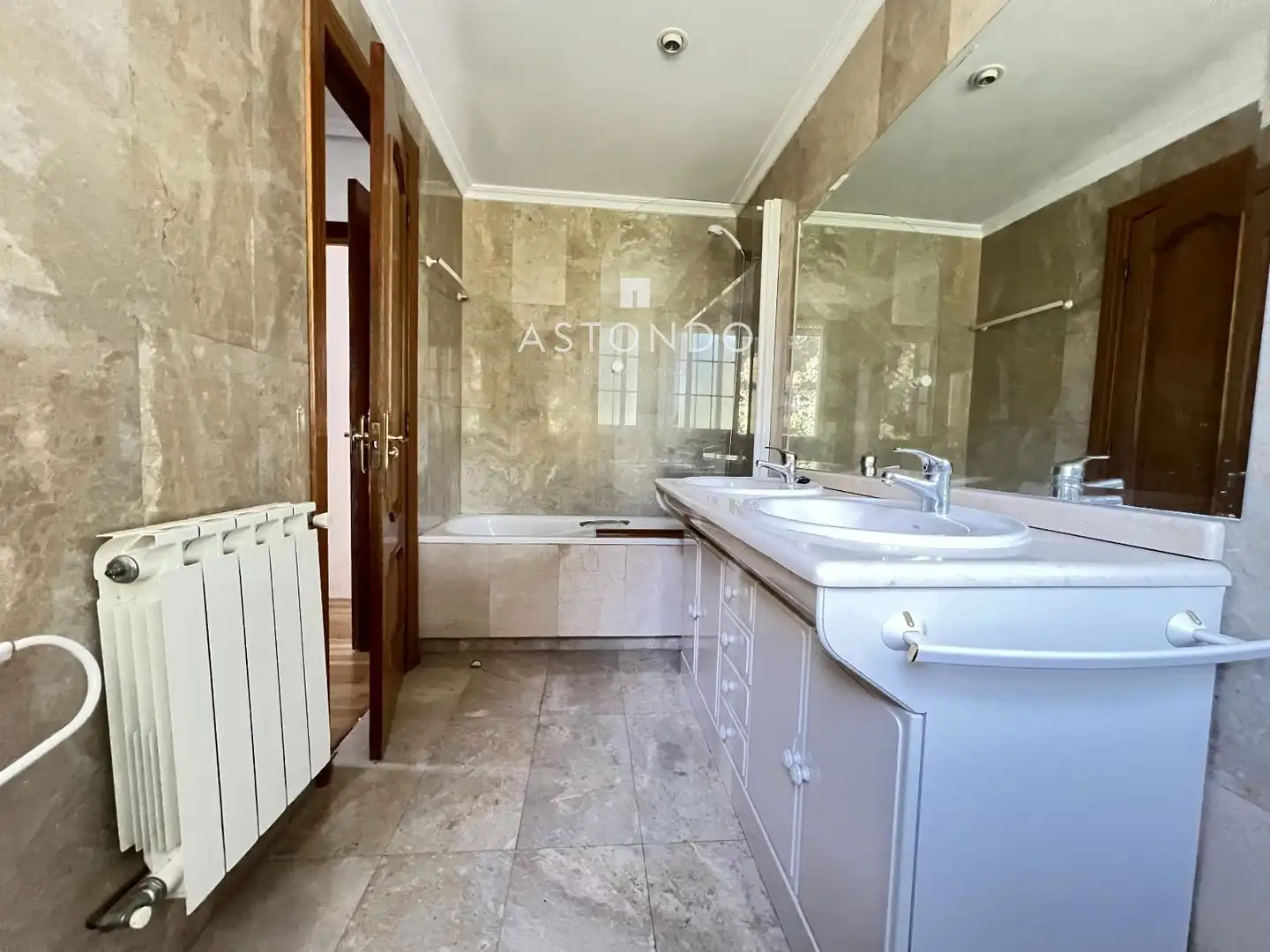 Baño de Casa o chalet de alquiler en Ciudalcampo con Calefacción, Jardín privado y Terraza