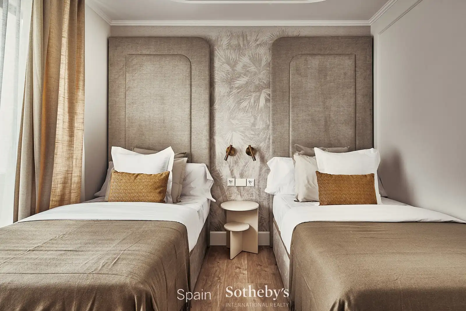Bedroom of Apartments for sale in Madrid  with Air Conditioner, Heating and Terrace