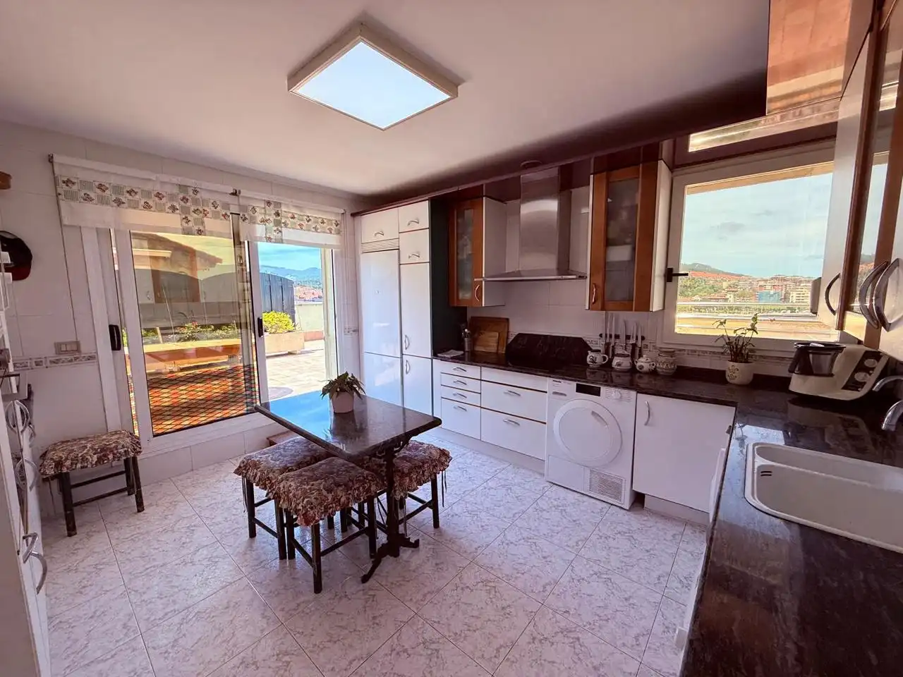 Cocina de Ático en venta en Castro-Urdiales con Calefacción, Parquet y Terraza