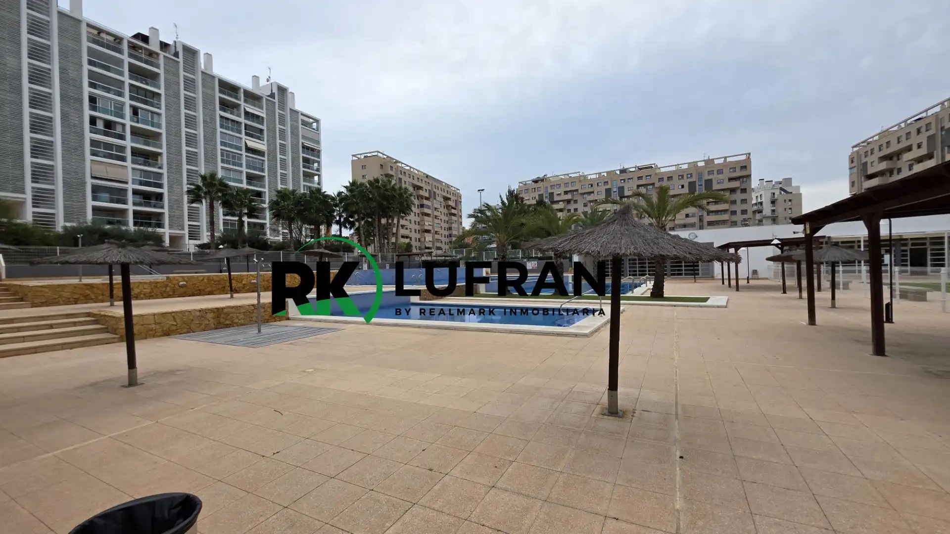 Piscina de Àtic en venda en Alicante / Alacant amb Aire condicionat, Calefacció i Jardí privat