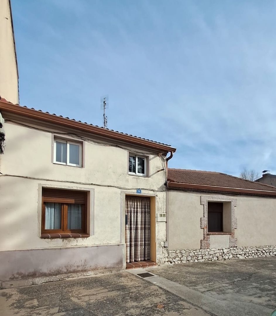 Vista exterior de Casa o xalet en venda en Chañe amb Calefacció, Jardí privat i Traster