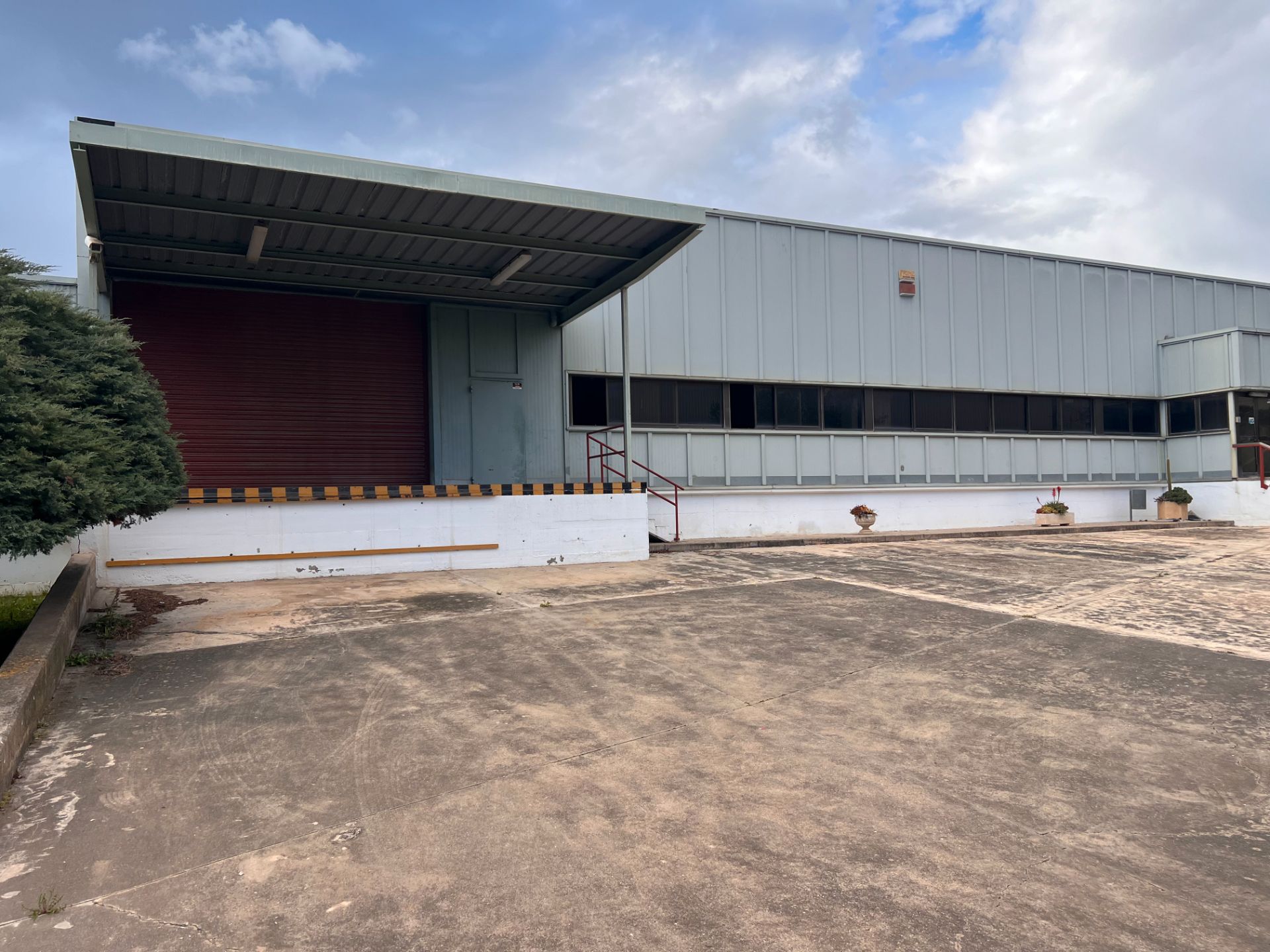 Vista exterior de Nave industrial de alquiler en Sant Just Desvern con Calefacción