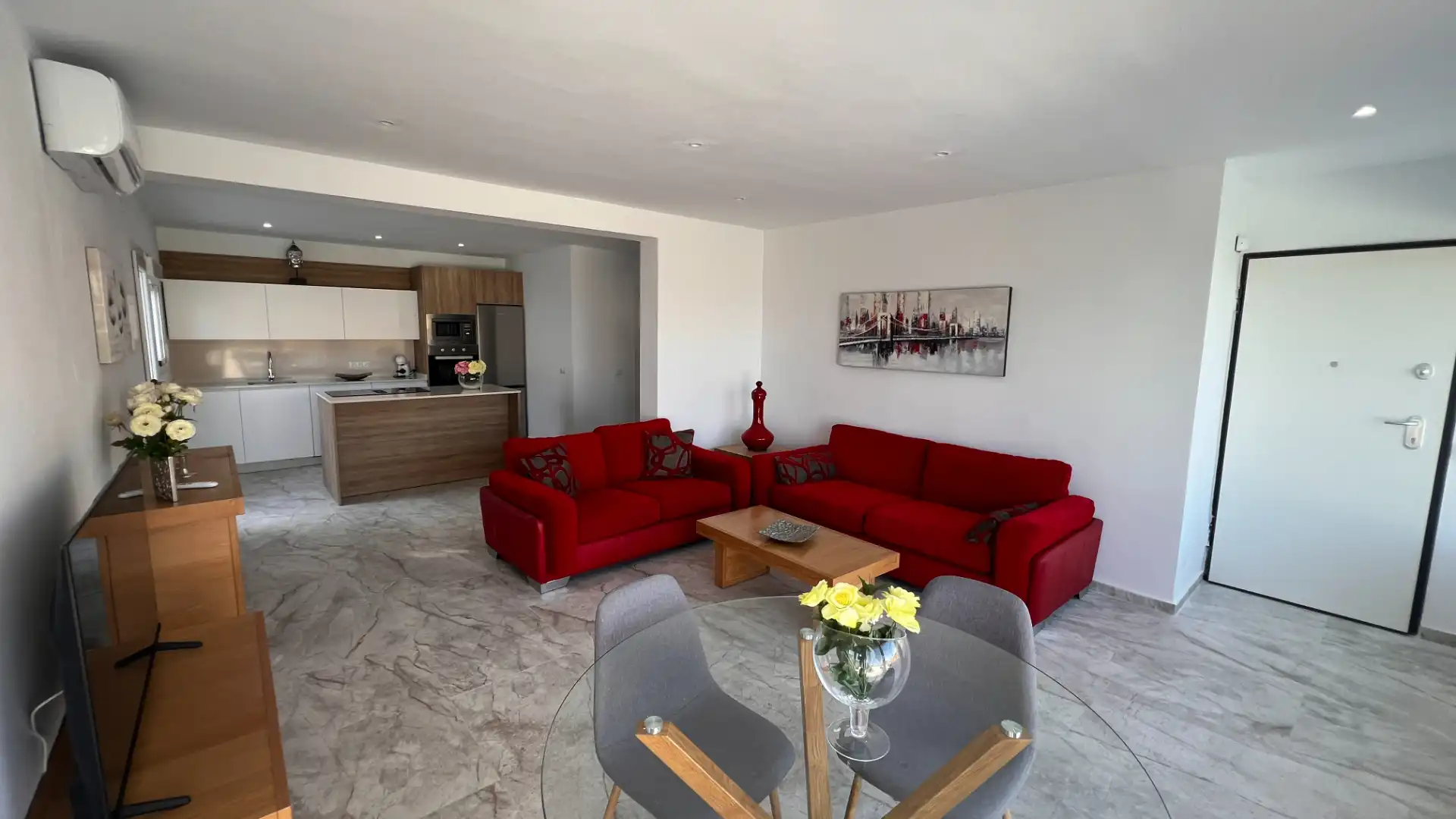 Sala d'estar de Casa o xalet en venda en Torrox amb Aire condicionat, Terrassa i Moblat
