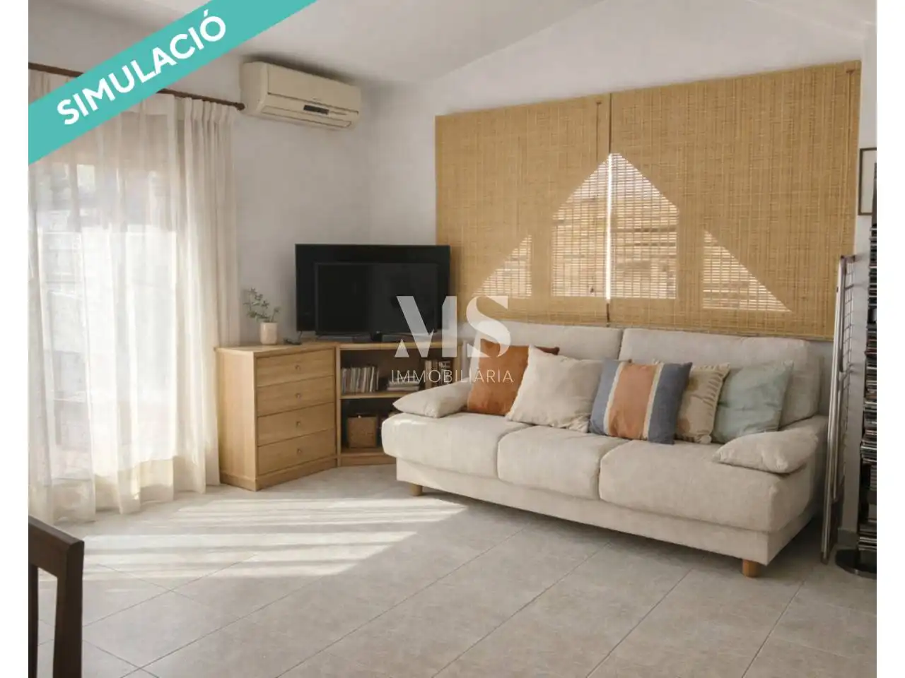 Sala d'estar de Casa adosada en venda en Vic amb Aire condicionat, Calefacció i Jardí privat