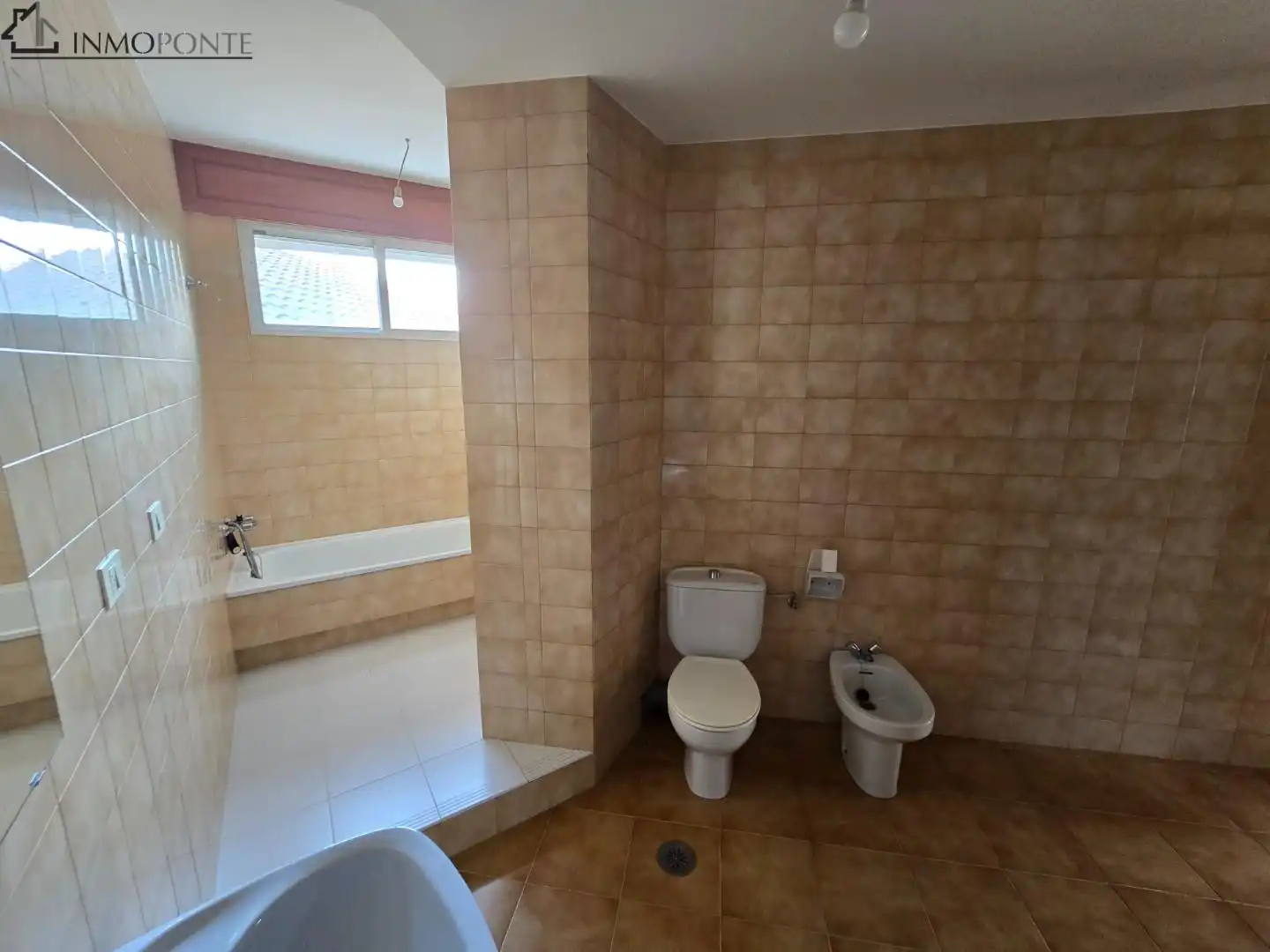 Bathroom of Flat for rent in Pontevedra Capital 