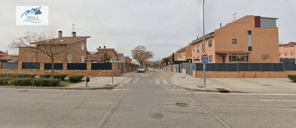 Vista exterior de Casa o xalet en venda en Arroyomolinos (Madrid) amb Jardí privat i Terrassa