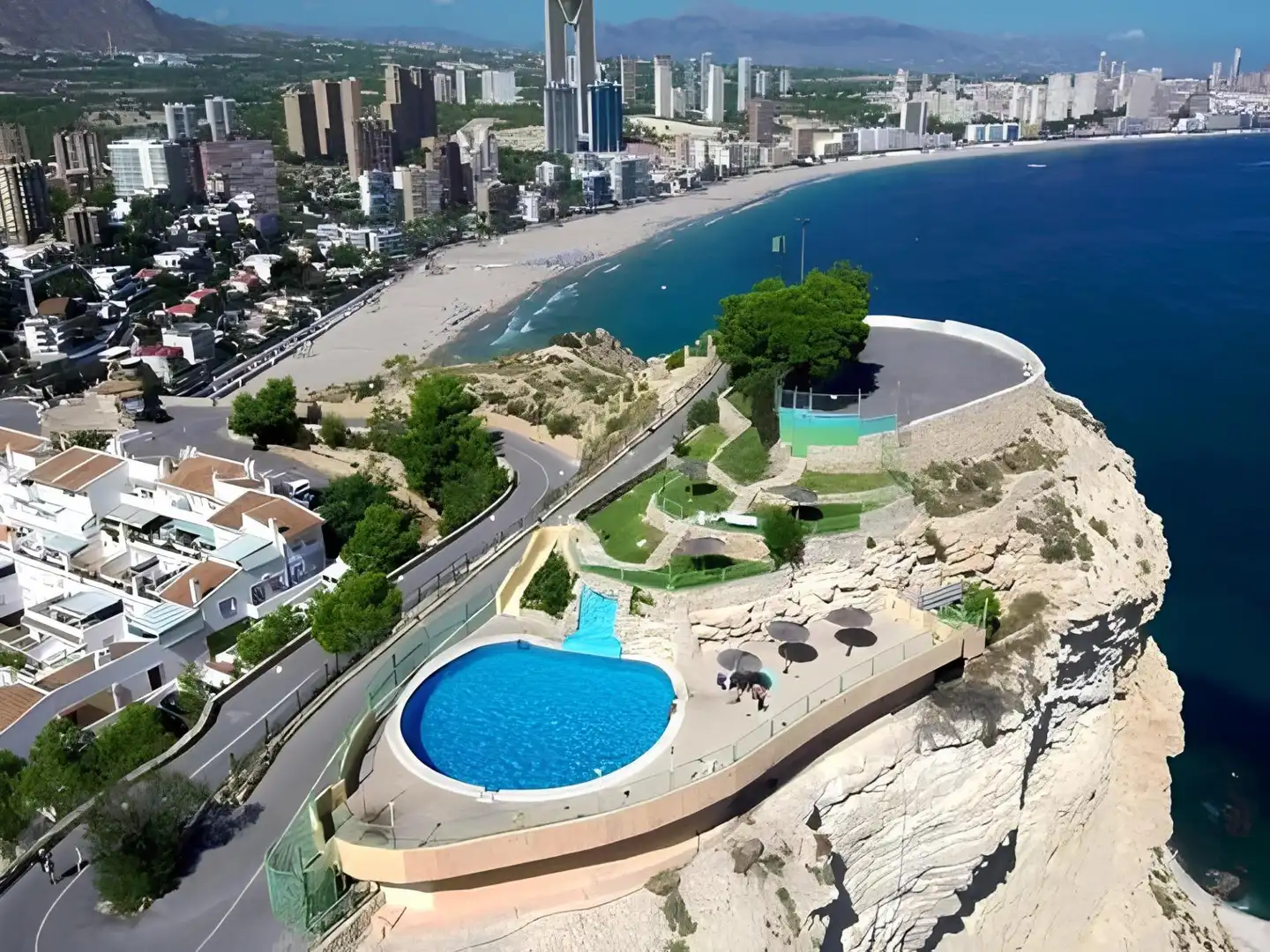 Apartment with pool for sale in Playa de Poniente